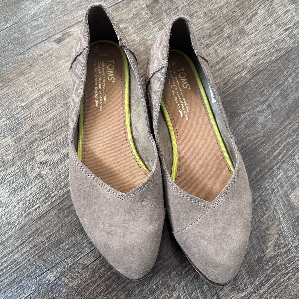 Toms suede flats